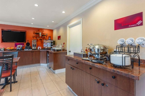 Best Western Plus Airport Plaza image 15