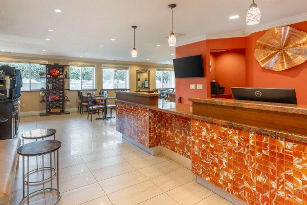 Best Western Plus Airport Plaza Main image